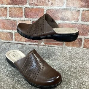 Clarks Leisa Dana Womens brown slip on mules size 8.5